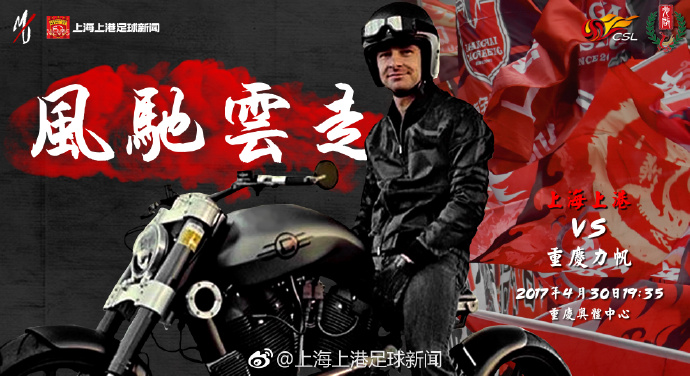 机场出口大厅门外，由多辆劳斯莱斯组成的车队整齐的停放在路边。